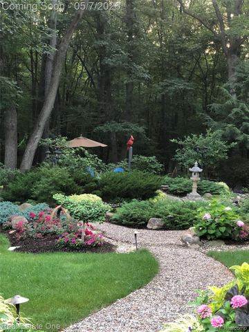 785 Old Milford Farms, Milford Charter Township, MI 48381