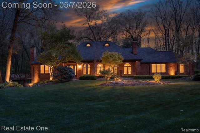 785 Old Milford Farms, Milford Charter Township, MI 48381