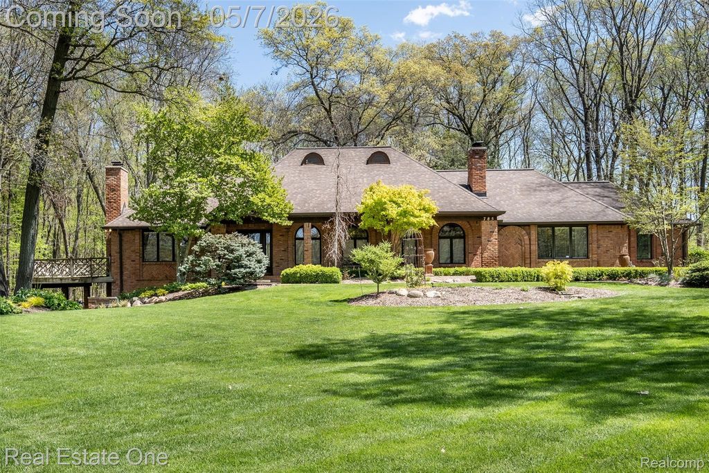 785 Old Milford Farms, Milford Charter Township, MI 48381