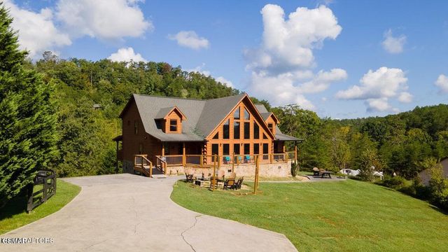 2715 Dayne DR, Sevierville, TN 37876