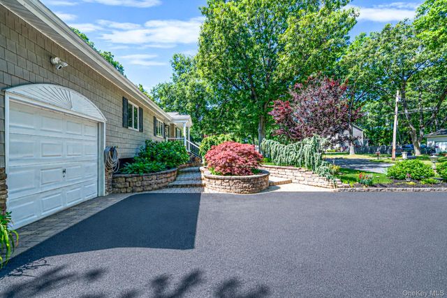 4 Cabin Lane, East Setauket, NY 11733