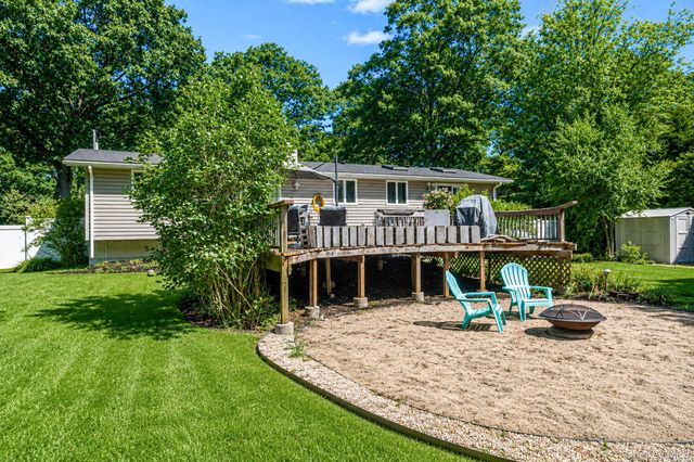 4 Cabin Lane, East Setauket, NY 11733