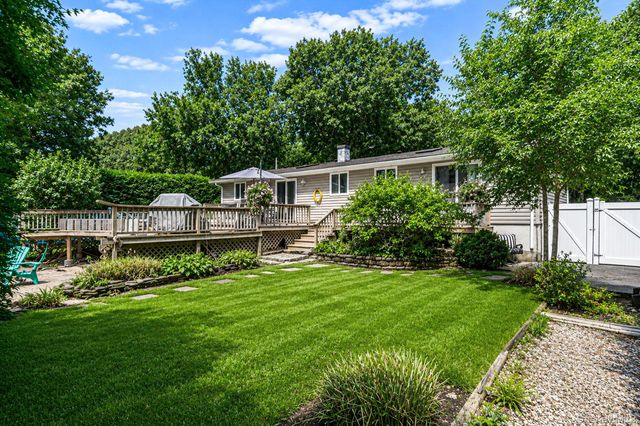 4 Cabin Lane, East Setauket, NY 11733