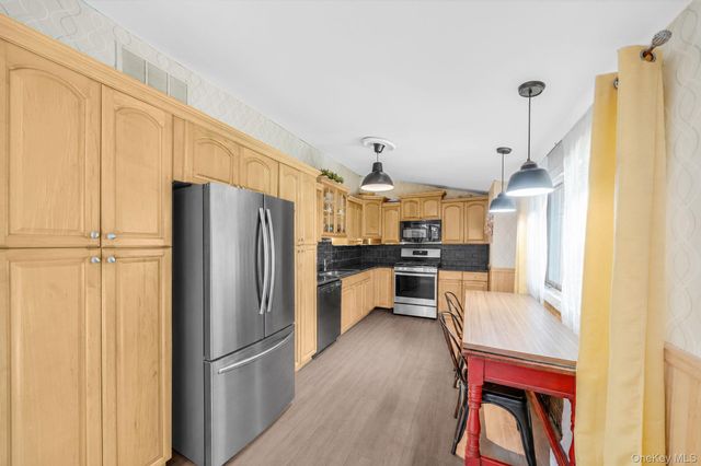 4 Cabin Lane, East Setauket, NY 11733
