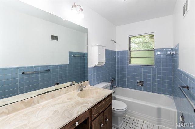 3 Creekside Lane, Creve Coeur, MO 63141