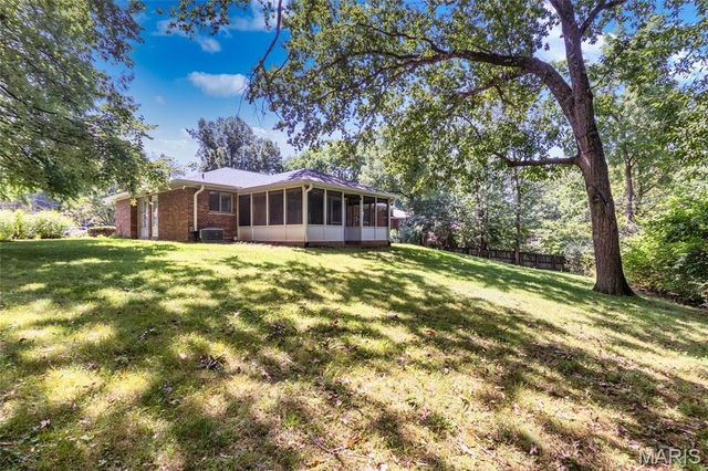 3 Creekside Lane, Creve Coeur, MO 63141