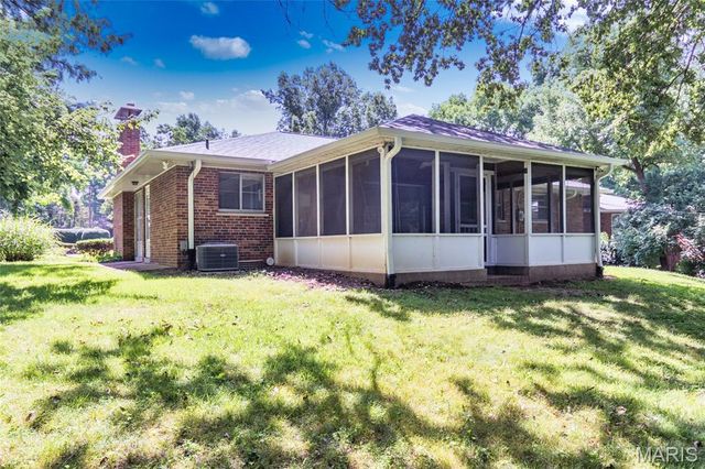3 Creekside Lane, Creve Coeur, MO 63141