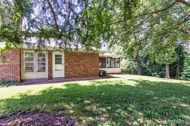 3 Creekside Lane, Creve Coeur, MO 63141