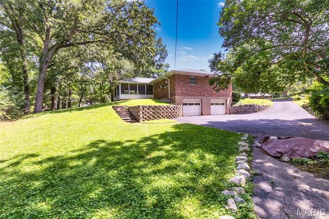 3 Creekside Lane, Creve Coeur, MO 63141