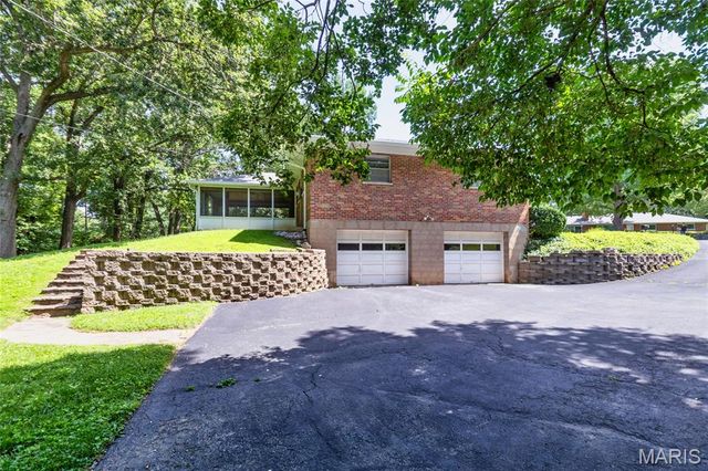 3 Creekside Lane, Creve Coeur, MO 63141