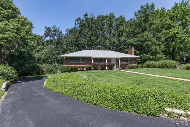 3 Creekside Lane, Creve Coeur, MO 63141