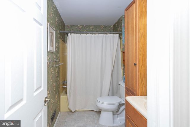 647 GUILFORD RD, Cherry Hill, NJ 08003