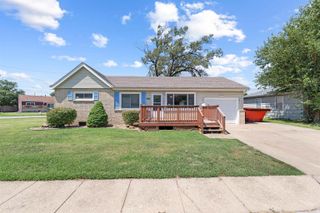 1300 Dover Dr, Salina, KS 67401