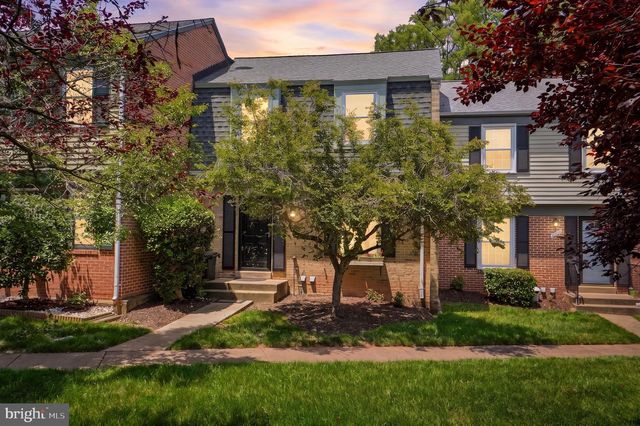 1072 TOTTENHAM CT, Sterling, VA 20164