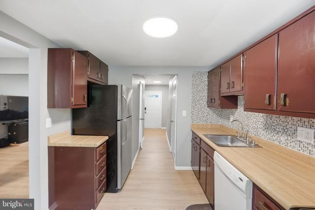 1072 TOTTENHAM CT, Sterling, VA 20164