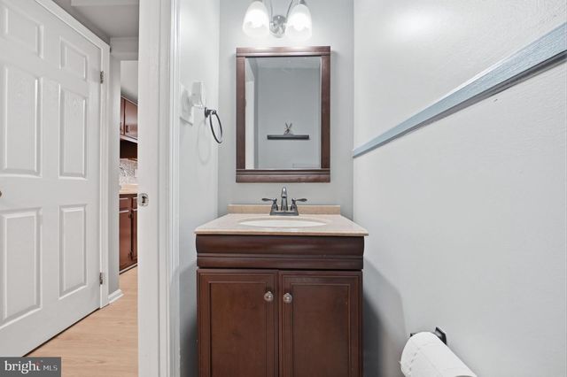 1072 TOTTENHAM CT, Sterling, VA 20164