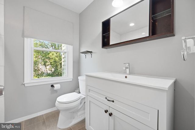 1072 TOTTENHAM CT, Sterling, VA 20164