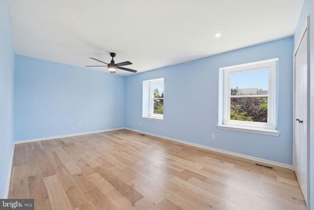 1072 TOTTENHAM CT, Sterling, VA 20164