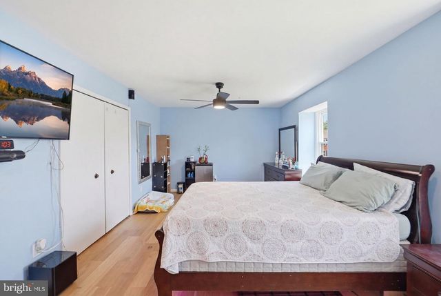 1072 TOTTENHAM CT, Sterling, VA 20164