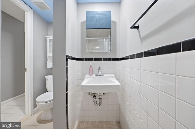 1072 TOTTENHAM CT, Sterling, VA 20164