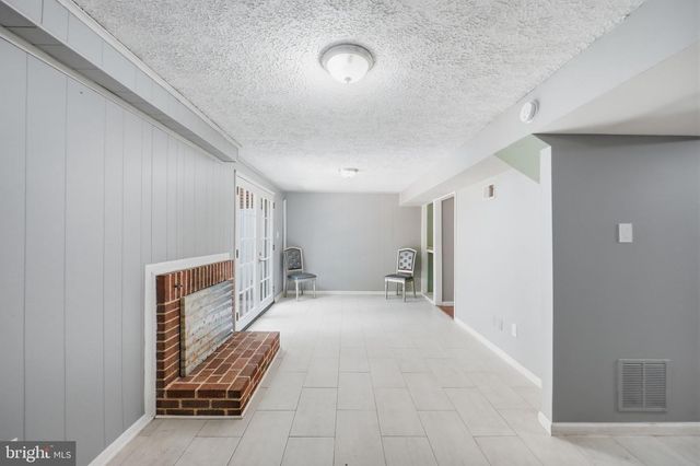 1072 TOTTENHAM CT, Sterling, VA 20164