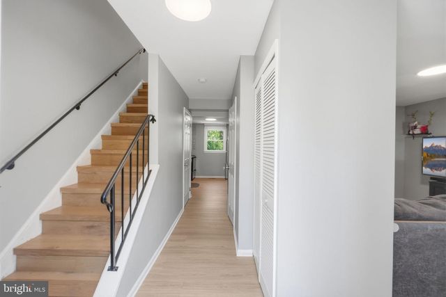 1072 TOTTENHAM CT, Sterling, VA 20164