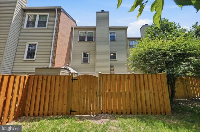 1072 TOTTENHAM CT, Sterling, VA 20164