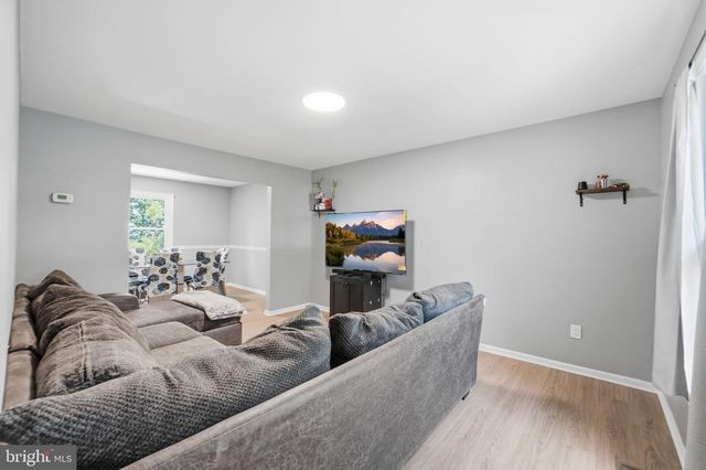 1072 TOTTENHAM CT, Sterling, VA 20164