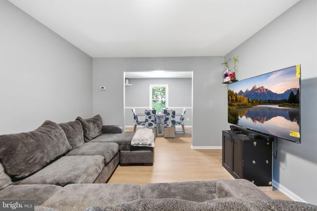 1072 TOTTENHAM CT, Sterling, VA 20164