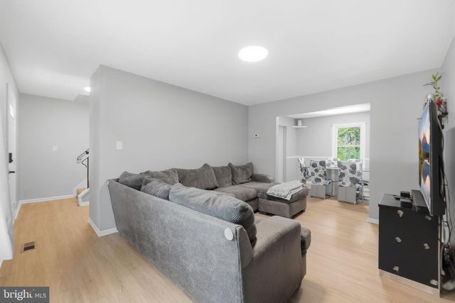 1072 TOTTENHAM CT, Sterling, VA 20164