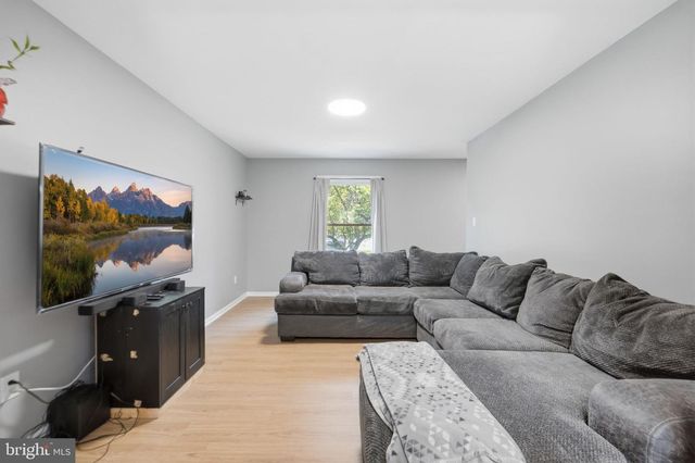 1072 TOTTENHAM CT, Sterling, VA 20164