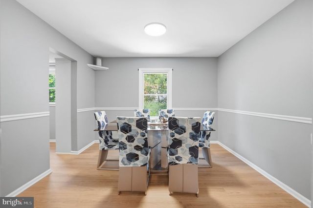 1072 TOTTENHAM CT, Sterling, VA 20164