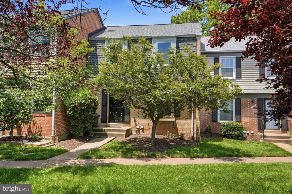 1072 TOTTENHAM CT, Sterling, VA 20164