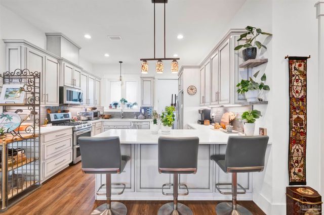 1137 Sawgrass Dr, Gulf Breeze, FL 32563