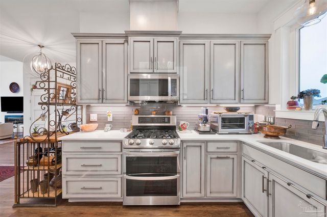 1137 Sawgrass Dr, Gulf Breeze, FL 32563