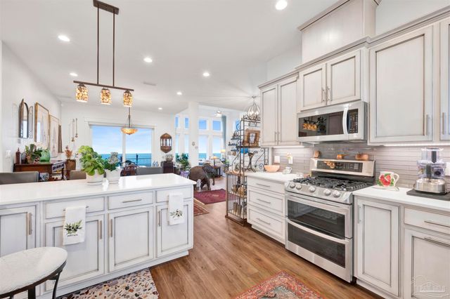 1137 Sawgrass Dr, Gulf Breeze, FL 32563