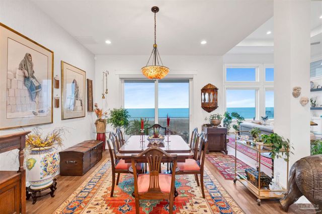 1137 Sawgrass Dr, Gulf Breeze, FL 32563