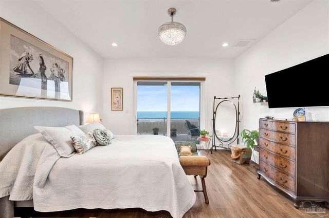 1137 Sawgrass Dr, Gulf Breeze, FL 32563