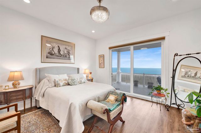 1137 Sawgrass Dr, Gulf Breeze, FL 32563