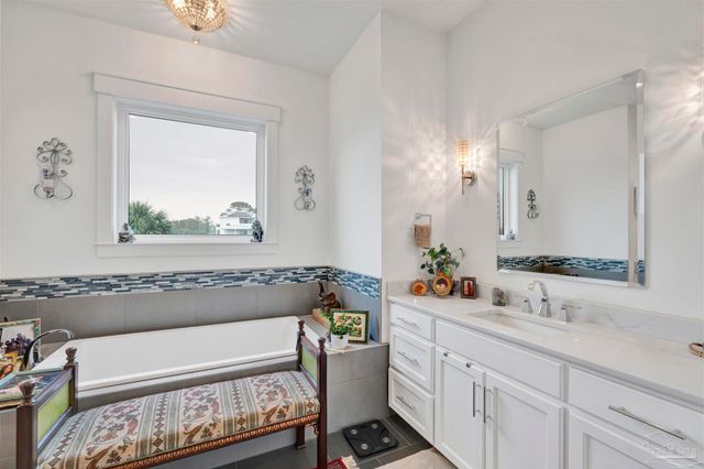 1137 Sawgrass Dr, Gulf Breeze, FL 32563