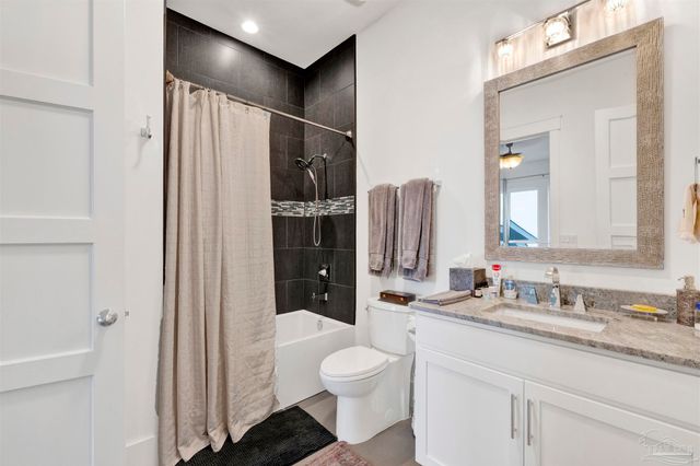 1137 Sawgrass Dr, Gulf Breeze, FL 32563