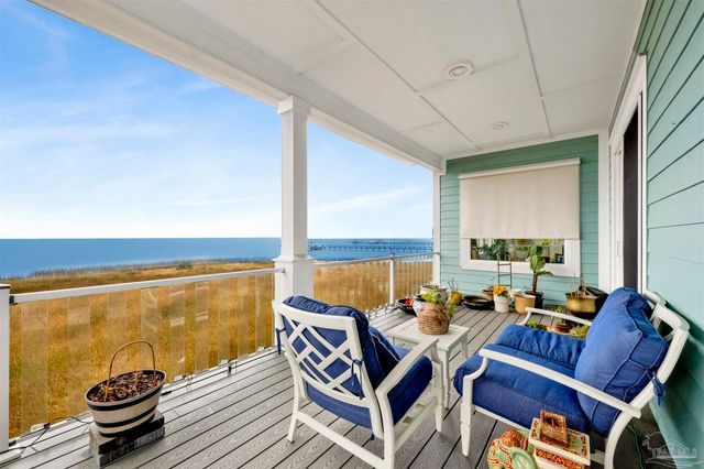 1137 Sawgrass Dr, Gulf Breeze, FL 32563