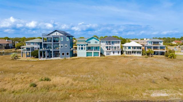 1137 Sawgrass Dr, Gulf Breeze, FL 32563