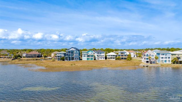 1137 Sawgrass Dr, Gulf Breeze, FL 32563