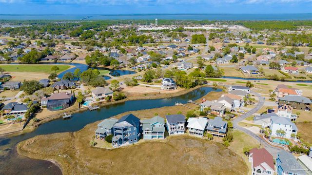 1137 Sawgrass Dr, Gulf Breeze, FL 32563