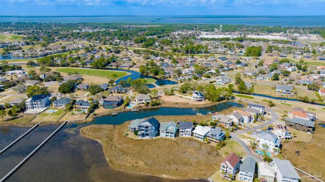 1137 Sawgrass Dr, Gulf Breeze, FL 32563