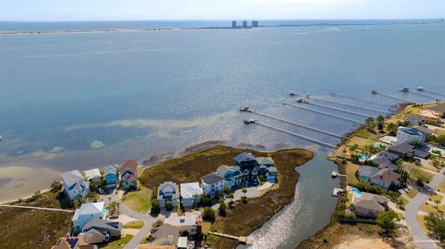 1137 Sawgrass Dr, Gulf Breeze, FL 32563