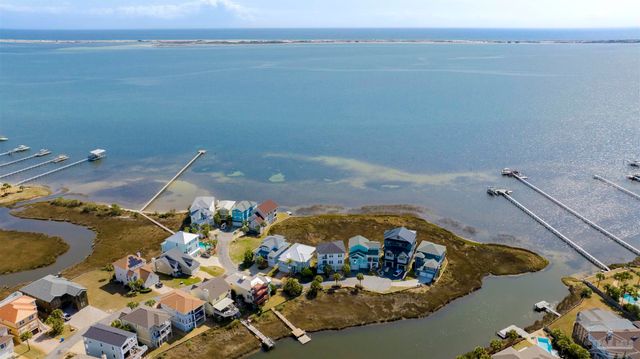 1137 Sawgrass Dr, Gulf Breeze, FL 32563