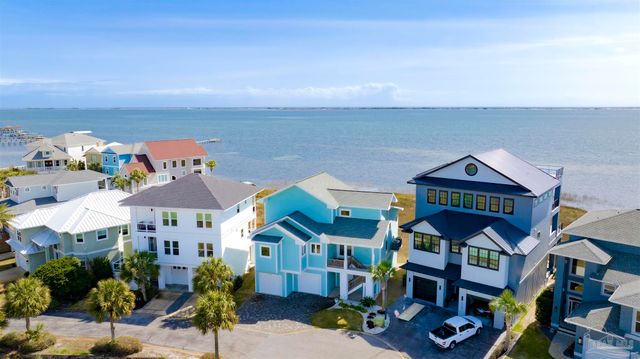 1137 Sawgrass Dr, Gulf Breeze, FL 32563