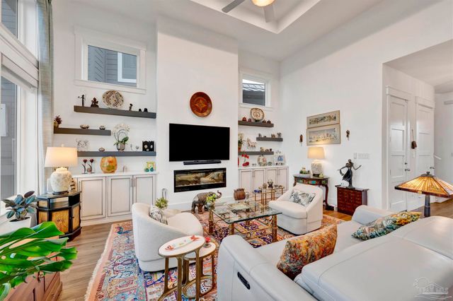 1137 Sawgrass Dr, Gulf Breeze, FL 32563